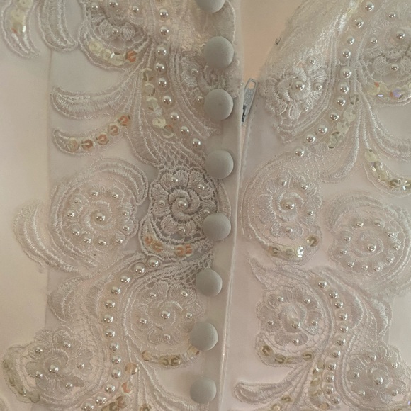 Wedding dress - Picture 6 of 8